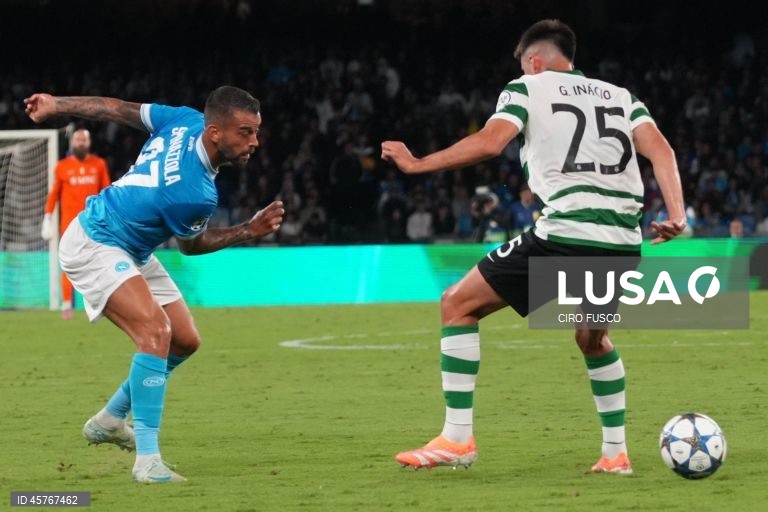 O Sporting somou hoje a primeira derrota na fase de liga da Liga dos Campeões de futebol, ao perder por 2-1 na visita ao Nápoles, em jogo da segunda jornada disputado no Estádio Diego Armando Maradona, em Itália.