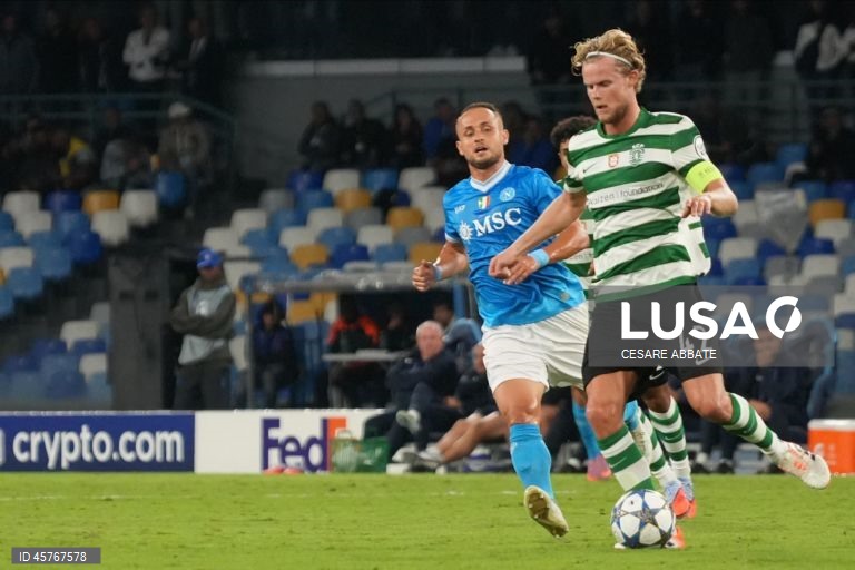 O Sporting somou hoje a primeira derrota na fase de liga da Liga dos Campeões de futebol, ao perder por 2-1 na visita ao Nápoles, em jogo da segunda jornada disputado no Estádio Diego Armando Maradona, em Itália.