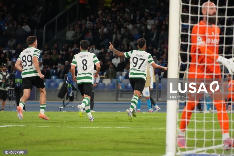 O Sporting somou hoje a primeira derrota na fase de liga da Liga dos Campeões de futebol, ao perder por 2-1 na visita ao Nápoles, em jogo da segunda jornada disputado no Estádio Diego Armando Maradona, em Itália.