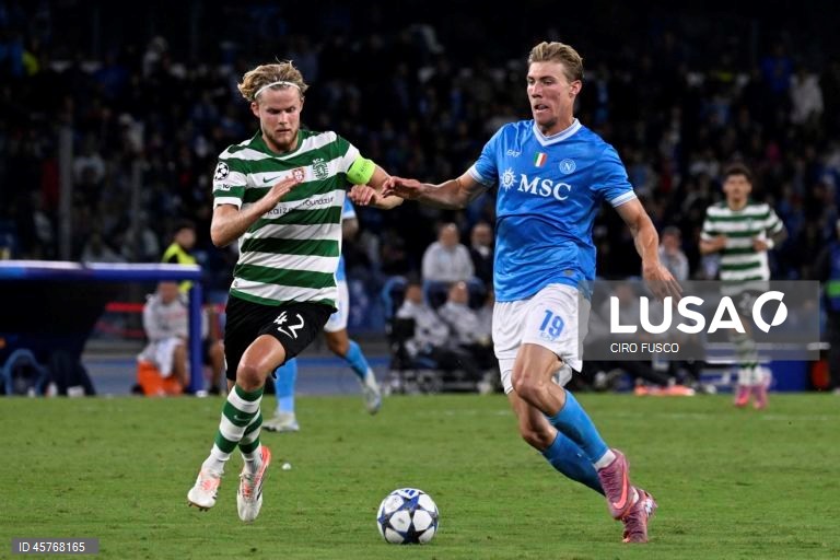 O Sporting somou hoje a primeira derrota na fase de liga da Liga dos Campeões de futebol, ao perder por 2-1 na visita ao Nápoles, em jogo da segunda jornada disputado no Estádio Diego Armando Maradona, em Itália.