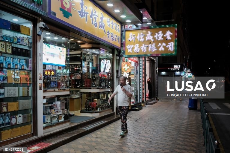 Encerramento dos casinos satélite de Macau até 31 de dezembro ameaça a sobrevivência de setores económicos que deles dependem, como as casas de penhores e o comércio de alto luxo.