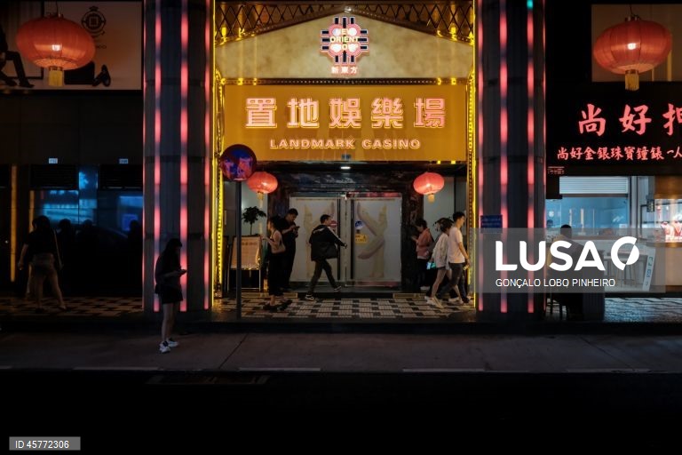 Encerramento dos casinos satélite de Macau até 31 de dezembro ameaça a sobrevivência de setores económicos que deles dependem, como as casas de penhores e o comércio de alto luxo.