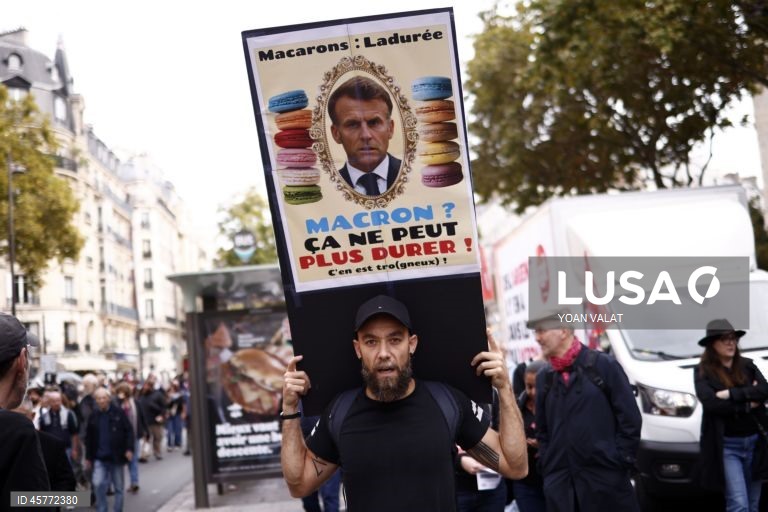 França: Novo dia de greves e manifestações 