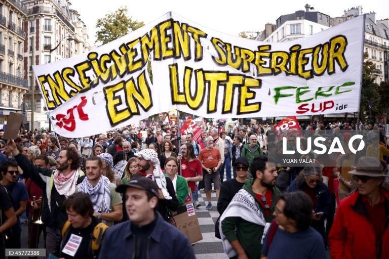 França: Novo dia de greves e manifestações 