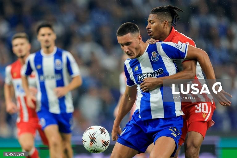 Um golo de Rodrigo Mora, aos 89 minutos, garantiu hoje ao FC Porto a segunda vitória na fase de liga da Liga Europa de futebol, na receção ao Estrela Vermelha, por 2-1, na segunda jornada.