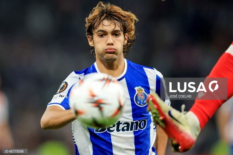 Um golo de Rodrigo Mora, aos 89 minutos, garantiu hoje ao FC Porto a segunda vitória na fase de liga da Liga Europa de futebol, na receção ao Estrela Vermelha, por 2-1, na segunda jornada.