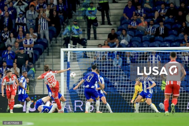 Um golo de Rodrigo Mora, aos 89 minutos, garantiu hoje ao FC Porto a segunda vitória na fase de liga da Liga Europa de futebol, na receção ao Estrela Vermelha, por 2-1, na segunda jornada.