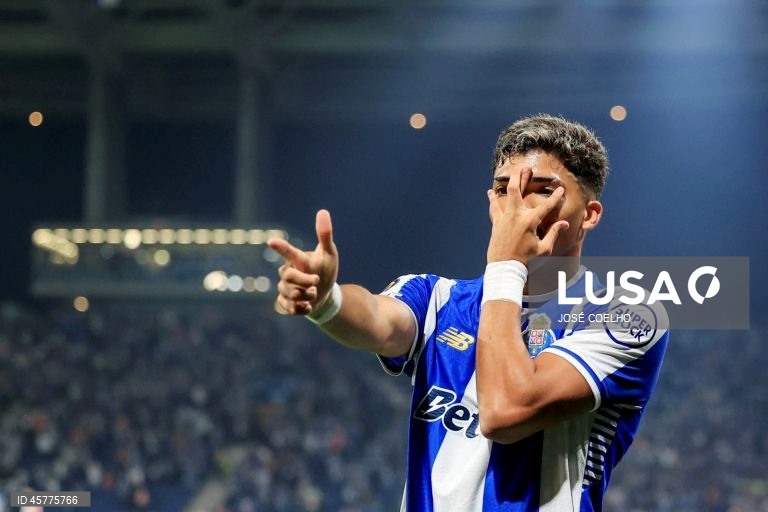 Um golo de Rodrigo Mora, aos 89 minutos, garantiu hoje ao FC Porto a segunda vitória na fase de liga da Liga Europa de futebol, na receção ao Estrela Vermelha, por 2-1, na segunda jornada.