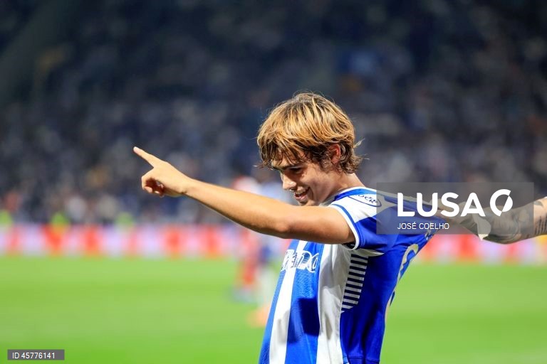 Um golo de Rodrigo Mora, aos 89 minutos, garantiu hoje ao FC Porto a segunda vitória na fase de liga da Liga Europa de futebol, na receção ao Estrela Vermelha, por 2-1, na segunda jornada.