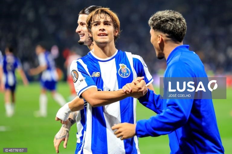 Um golo de Rodrigo Mora, aos 89 minutos, garantiu hoje ao FC Porto a segunda vitória na fase de liga da Liga Europa de futebol, na receção ao Estrela Vermelha, por 2-1, na segunda jornada.