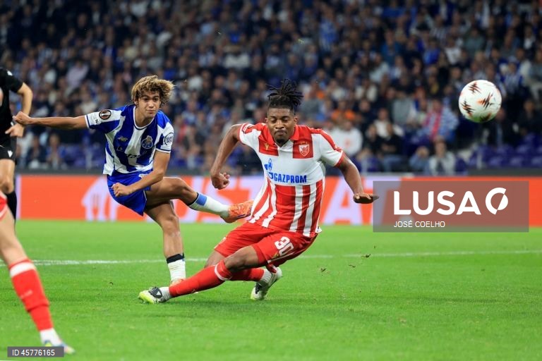Um golo de Rodrigo Mora, aos 89 minutos, garantiu hoje ao FC Porto a segunda vitória na fase de liga da Liga Europa de futebol, na receção ao Estrela Vermelha, por 2-1, na segunda jornada.