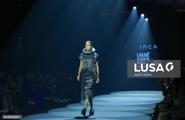 Índia: Desfile Amit Hansraj na Semana da Moda Lakme