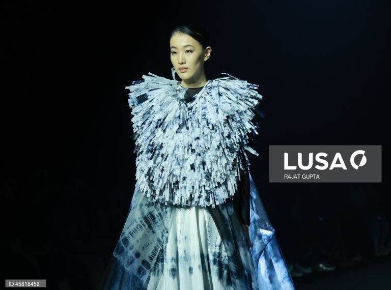 Índia: Desfile Amit Hansraj na Semana da Moda Lakme