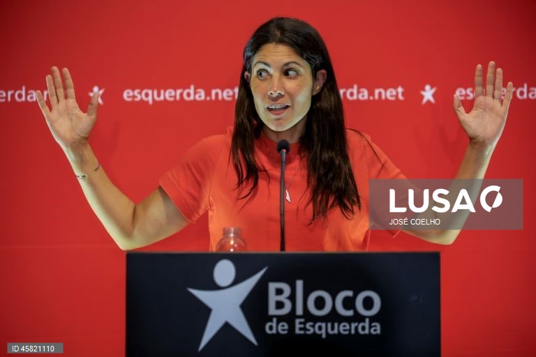 A coordenadora do Bloco de esquerda (BE), Mariana Mortágua, participa em jantar comício, no âmbito da campanha para eleições autárquicas de dia 12 de outubro, Braga, 09 de outubro de 2025. JOSÉ COELHO/LUSA