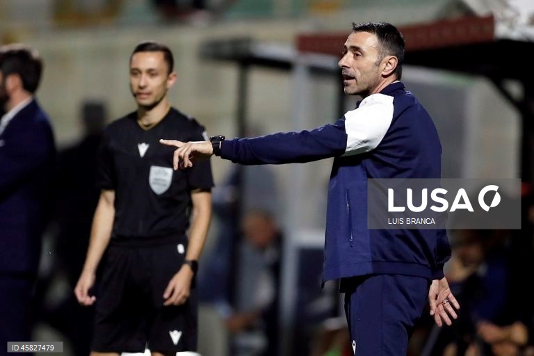A seleção portuguesa conservou hoje a liderança do Grupo B de apuramento para o europeu de futebol de sub-21, ao vencer 3-0 na receção à Bulgária, em jogo disputado em Portimão.