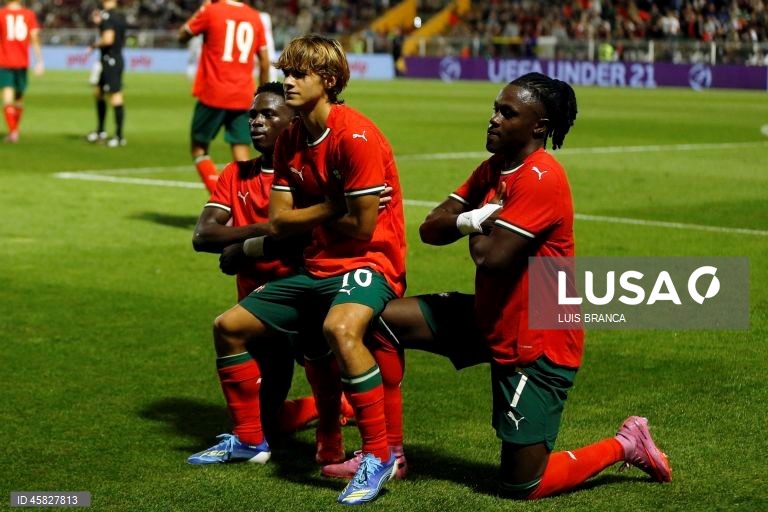A seleção portuguesa conservou hoje a liderança do Grupo B de apuramento para o europeu de futebol de sub-21, ao vencer 3-0 na receção à Bulgária, em jogo disputado em Portimão.