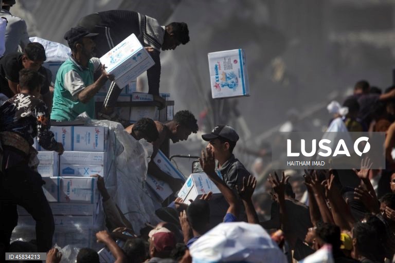 Palestina: Camiões com ajuda humanitária chegam a Khan Yunis