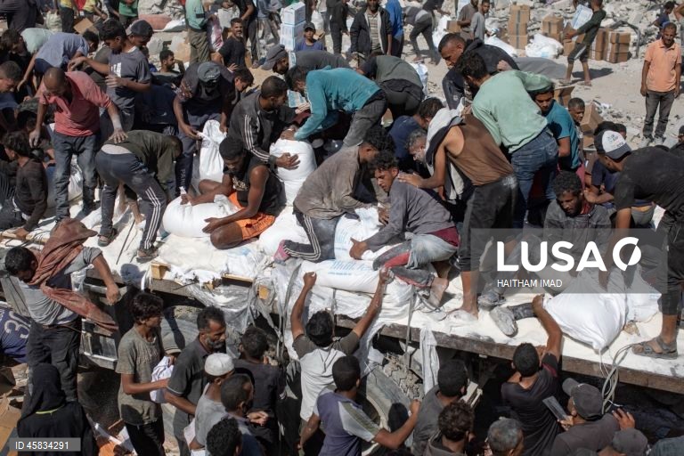 Palestina: Camiões com ajuda humanitária chegam a Khan Yunis