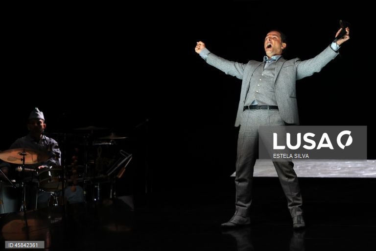 Teatro: Ensaio de imprensa de “al mada nada” de Ricardo Pais