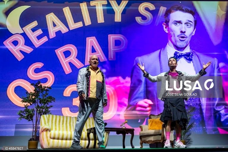 Ensaio de imprensa da peça “Reality Show: Os Raposos 3027”, com interpretação de José Raposo, Miguel Raposo e Ricardo Raposo, texto e encenação de Miguel Raposo, no Teatro Variedades, em Lisboa, 14 de outubro de 2025. O espetáculo tem estreia marcada para dia 15 de outubro. JOSÉ SENA GOULÃO/LUSA