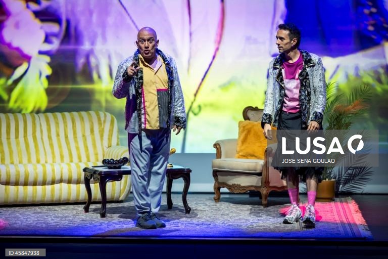 Ensaio de imprensa da peça “Reality Show: Os Raposos 3027”, com interpretação de José Raposo, Miguel Raposo e Ricardo Raposo, texto e encenação de Miguel Raposo, no Teatro Variedades, em Lisboa, 14 de outubro de 2025. O espetáculo tem estreia marcada para dia 15 de outubro. JOSÉ SENA GOULÃO/LUSA