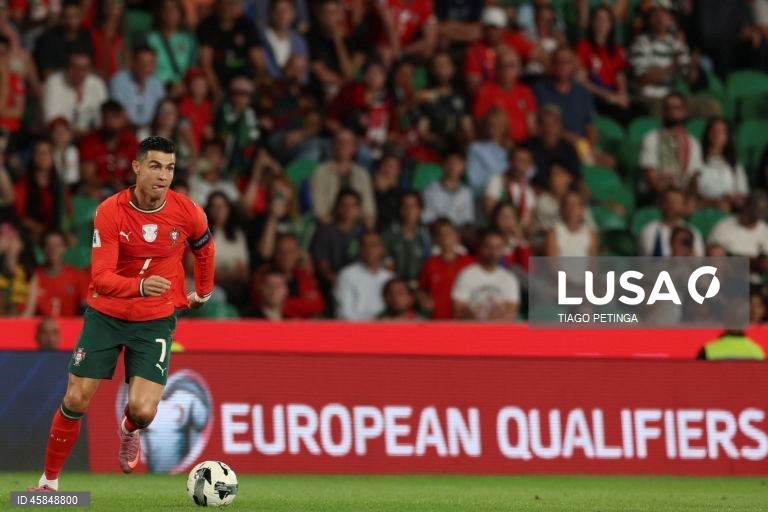 Portugal empatou 2-2 com a Hungria, na quarta jornada do Grupo F de qualificação europeia, e adiou a possibilidade de se apurar já hoje para a fase final do Mundial de futebol de 2026.