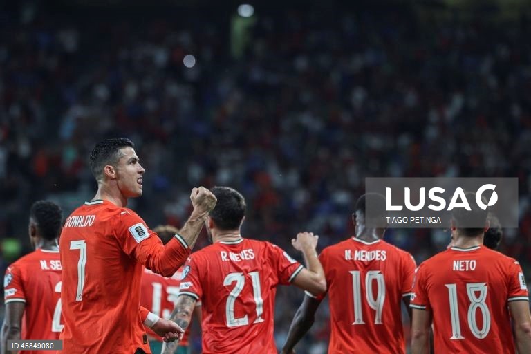 Portugal empatou 2-2 com a Hungria, na quarta jornada do Grupo F de qualificação europeia, e adiou a possibilidade de se apurar já hoje para a fase final do Mundial de futebol de 2026.
