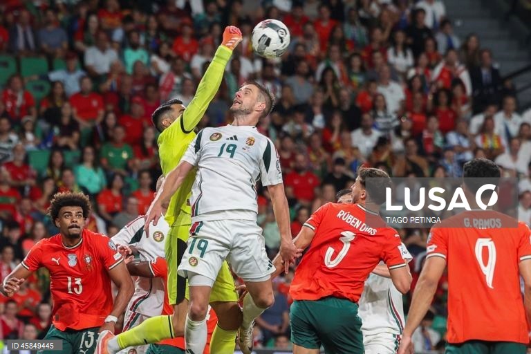 Portugal empatou 2-2 com a Hungria, na quarta jornada do Grupo F de qualificação europeia, e adiou a possibilidade de se apurar já hoje para a fase final do Mundial de futebol de 2026.