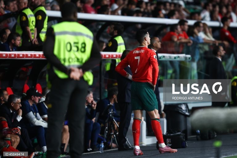 Portugal empatou 2-2 com a Hungria, na quarta jornada do Grupo F de qualificação europeia, e adiou a possibilidade de se apurar já hoje para a fase final do Mundial de futebol de 2026.