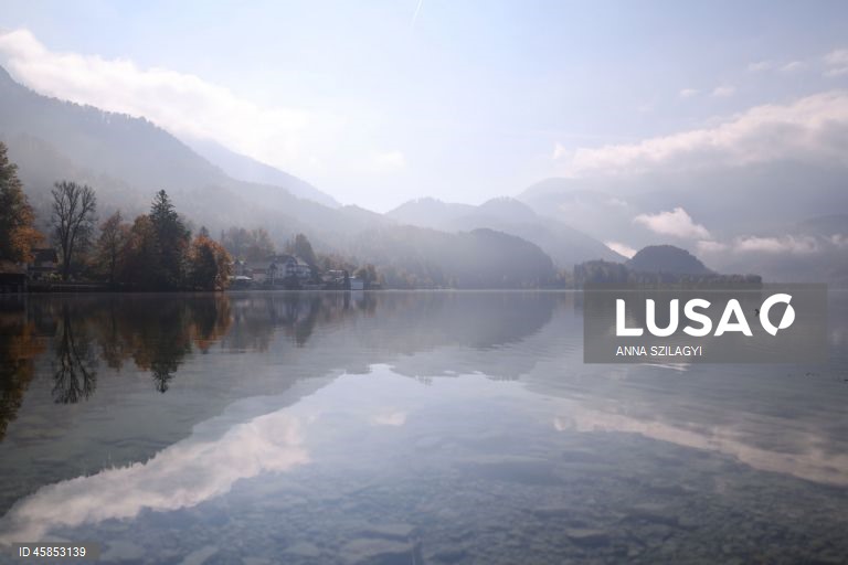 Alemanha: Windsurfistas no lago da Baviera