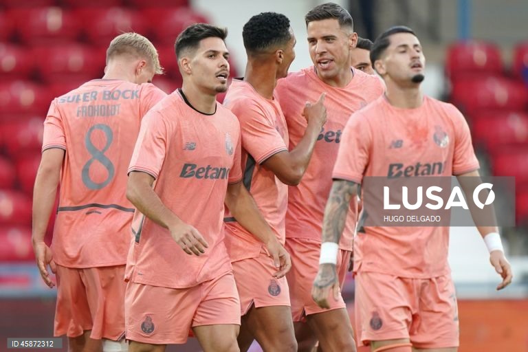 O FC Porto apurou-se hoje para a quarta eliminatória da Taça de Portugal de futebol, ao derrotar o Celoricense, do Campeonato de Portugal, por 4-0, com um ‘hat-trick’ de Samu, em jogo da terceira ronda.