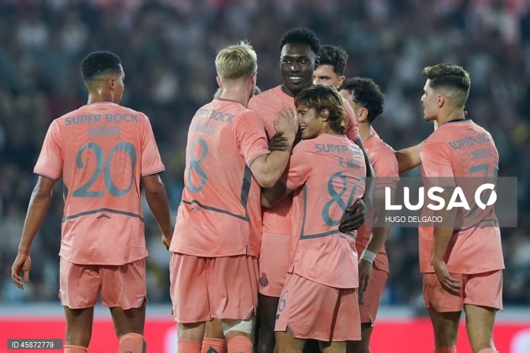 O FC Porto apurou-se hoje para a quarta eliminatória da Taça de Portugal de futebol, ao derrotar o Celoricense, do Campeonato de Portugal, por 4-0, com um ‘hat-trick’ de Samu, em jogo da terceira ronda.