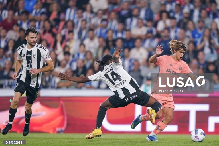 O FC Porto apurou-se hoje para a quarta eliminatória da Taça de Portugal de futebol, ao derrotar o Celoricense, do Campeonato de Portugal, por 4-0, com um ‘hat-trick’ de Samu, em jogo da terceira ronda.