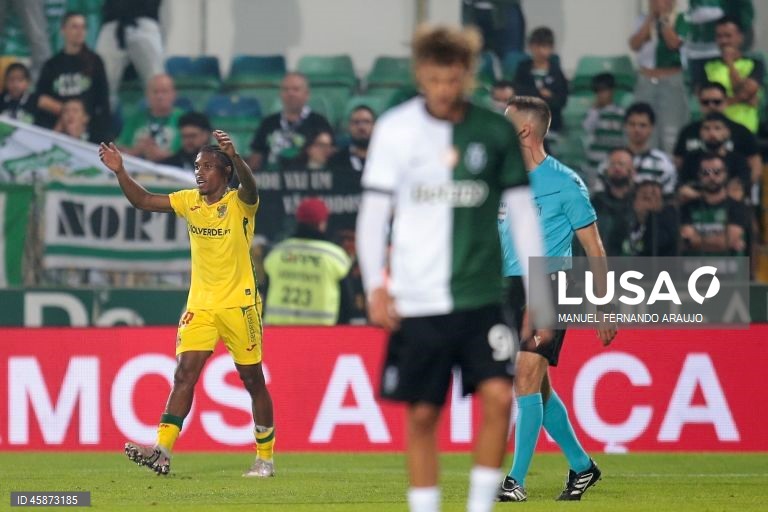 O Sporting, detentor do troféu, apurou-se hoje para a quarta eliminatória da Taça de Portugal de futebol, ao vencer o Paços de Ferreira, por 3-2, após prolongamento, depois do 2-2 no tempo regulamentar.
