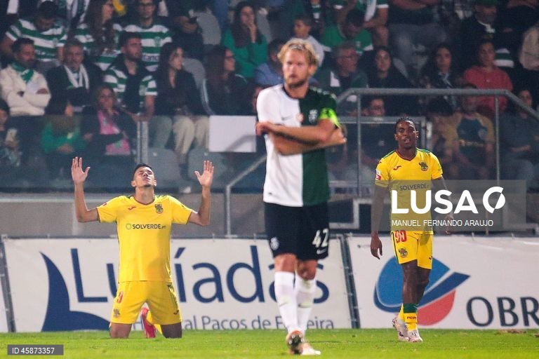 O Sporting, detentor do troféu, apurou-se hoje para a quarta eliminatória da Taça de Portugal de futebol, ao vencer o Paços de Ferreira, por 3-2, após prolongamento, depois do 2-2 no tempo regulamentar.
