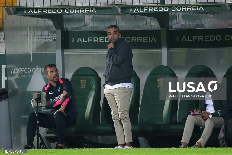 O Sporting, detentor do troféu, apurou-se hoje para a quarta eliminatória da Taça de Portugal de futebol, ao vencer o Paços de Ferreira, por 3-2, após prolongamento, depois do 2-2 no tempo regulamentar.