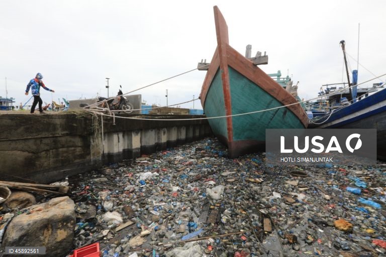 Indonésia: Poluição de plástico em Banda Aceh