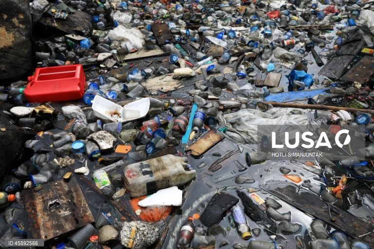 Indonésia: Poluição de plástico em Banda Aceh