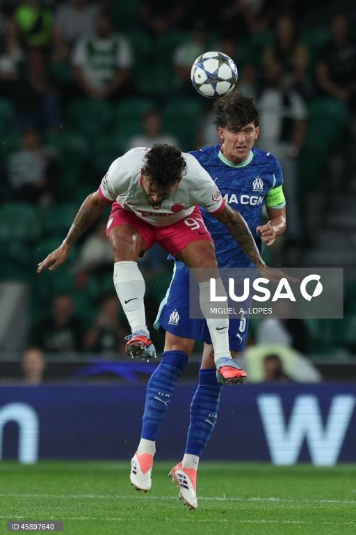 O Sporting venceu ao Marselha, por 2-1, na terceira jornada da fase de liga da Liga dos Campeões de futebol, numa partida em que os anfitriões deram a volta ao resultado com os franceses reduzidos a 10.