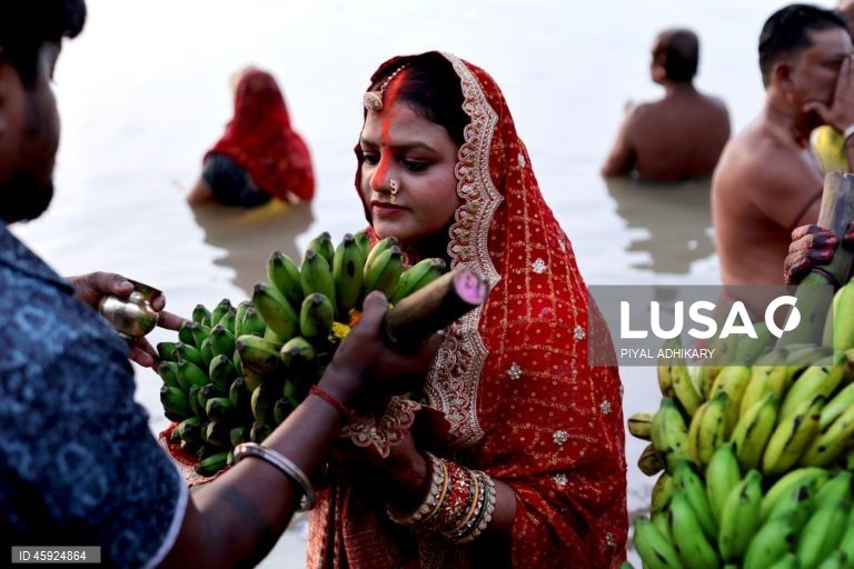 Índia: Devotos hindus celebram o Chhath