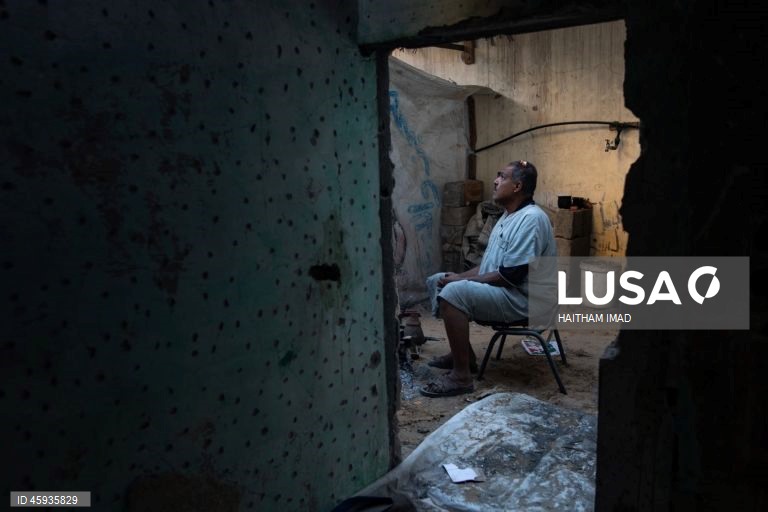 Faixa de Gaza: Ataques aéreos israelitas fazem pelo menos 60 mortos em Khan Yunis