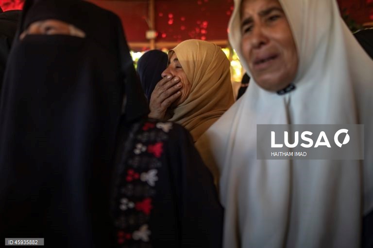 Faixa de Gaza: Ataques aéreos israelitas fazem pelo menos 60 mortos em Khan Yunis