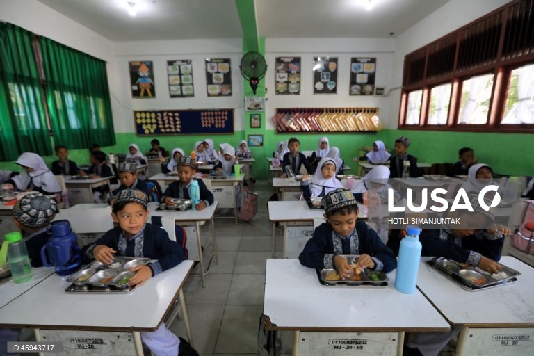 Indonésia: Programa alimentar escolar dá refeições a mais de 38 milhões de crianças