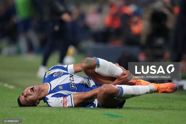 O líder FC Porto venceu hoje na receção ao Sporting de Braga, por 2-1, na 10.ª jornada da I Liga portuguesa de futebol, e manteve a vantagem na frente para os rivais.