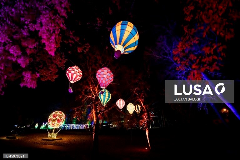HUngria: Exposição de luzes Magic World do Lumina Park em Budapeste