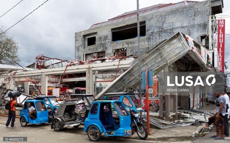 Filipinas: O tufão Fung-Wong causa inundações, cortes de energia e danos materiais