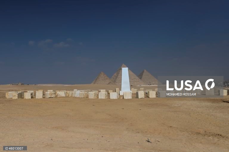 Egito: Exposição de arte contemporânea "Forever Is Now" 2025.