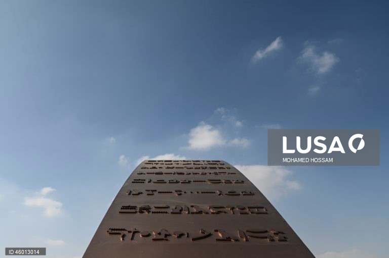 Egito: Exposição de arte contemporânea "Forever Is Now" 2025.