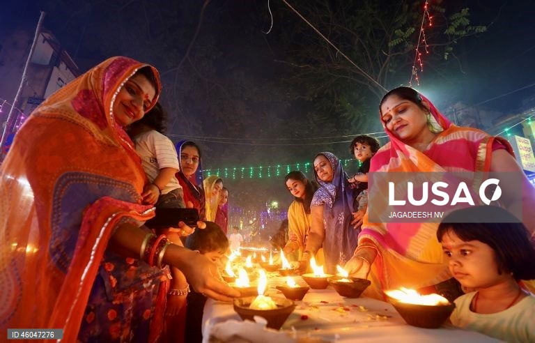 Índia: Cerimónia hindu em honra dos deuses Shiva e Vishnu