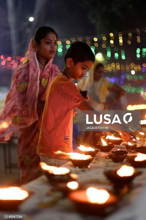 Índia: Cerimónia hindu em honra dos deuses Shiva e Vishnu